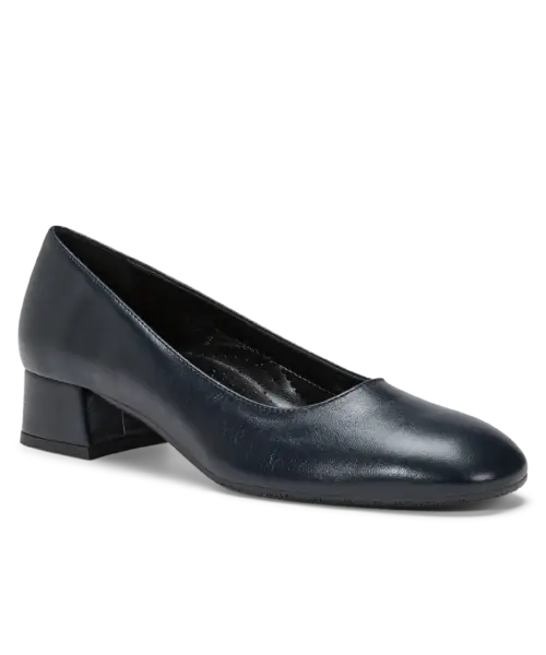 Scarpe facili da indossare per anziane in ecopelle blu con tacco basso e comoda calzata.