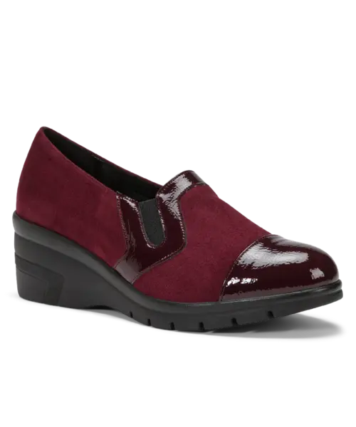 Scarpe slip-on bordeaux con dettagli in naplak lucido e suola con zeppa, modello Zefira della linea Chiara Comfort